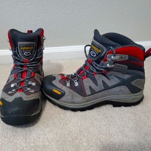ASOLO boots sz 8 full gore-tex brand new